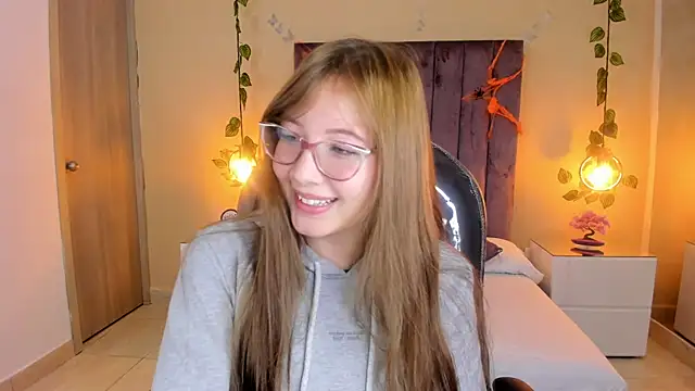 Dahlia Rousse online show from October 15, 11:40 pm