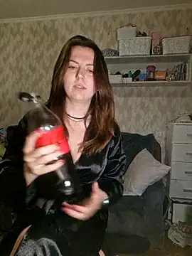 Melenka online show from April 16, 9:50 pm