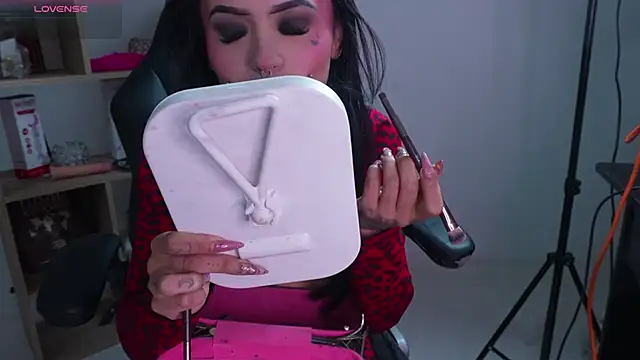 CleeoAdams  online show from March 1, 5:18 am