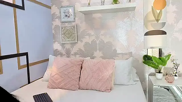 CharlotteGraay online show from November 4, 8:03 pm