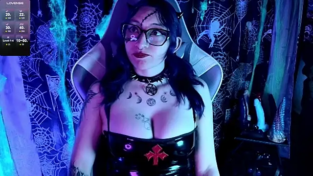 Kimlennox  online show from October 24, 1:40 pm