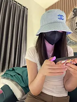 nainai2002 online show from April 10, 4:35 pm