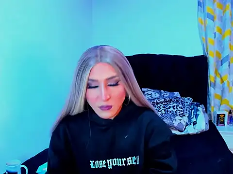 Georgina Giio online show from November 9, 1:45 am