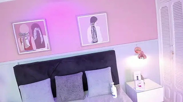 janna lopez  online show from September 19, 4:11 am