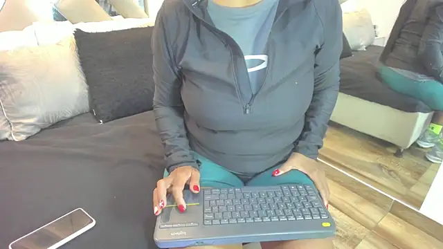 raquell moore online show from January 13, 5:28 pm