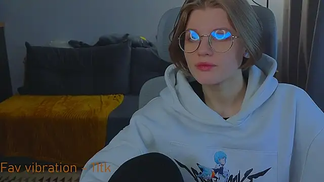  JessieVibes online show from October 18, 12:30 pm