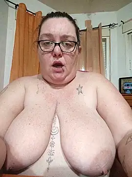 diosacurvy1984 online show from March 26, 8:38 am