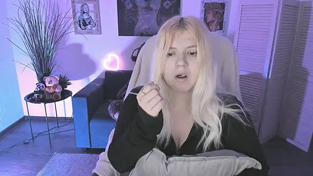 DiaAngell online show from November 29, 11:31 pm