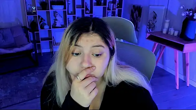 DiaAngell online show from October 10, 8:14 pm