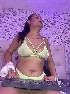 Lili  taylor online show from September 27, 4:30 am