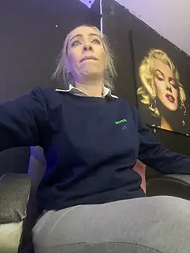 viktoria davis  online show from October 24, 12:28 am