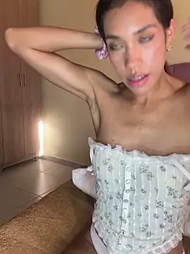 zoe storm online show from April 7, 9:50 pm