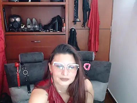 sachaclinford online show from April 14, 6:30 pm