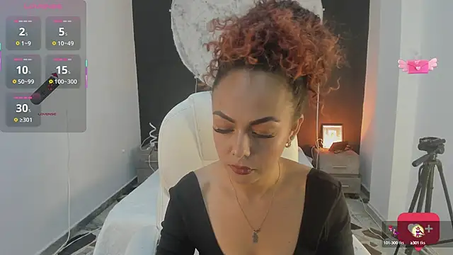 DalayMoore online show from October 8, 5:28 pm