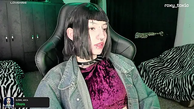 roxy toxic online show from October 9, 1:32 am