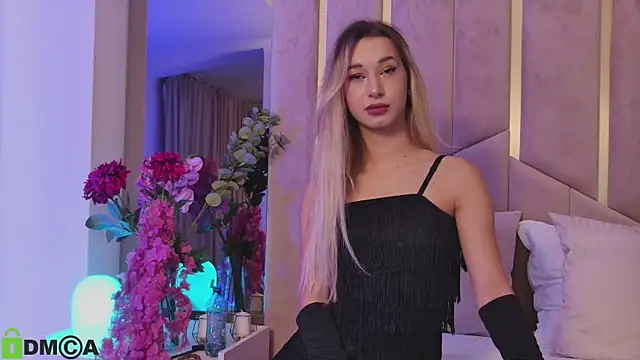 MaeveDream online show from September 23, 7:01 pm