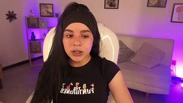 Nicole Foxx  online show from November 20, 7:15 pm