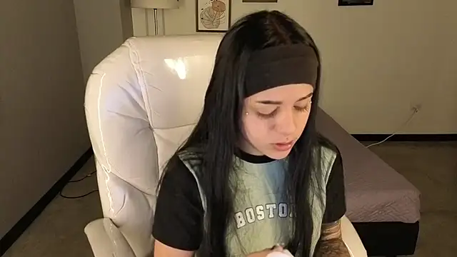 Nicole Foxx  online show from October 6, 7:29 pm