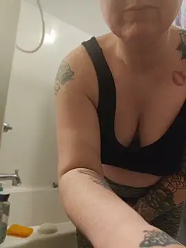 TattedMamaXOXO online show from May 1, 1:58 pm