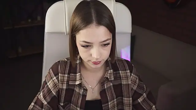 PamBeesly online show from September 17, 9:07 am