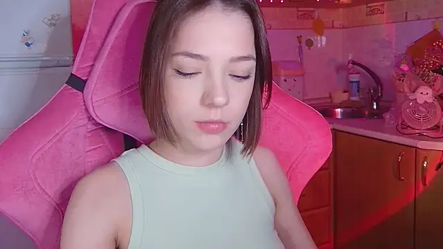 PamBeesly online show from April 26, 6:27 pm