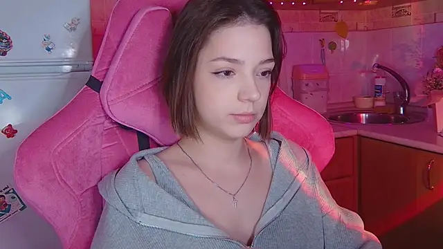 PamBeesly online show from April 18, 7:07 pm