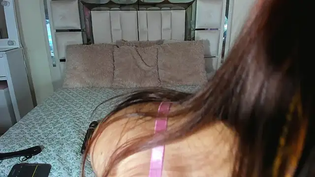 emili clark online show from October 8, 5:01 am