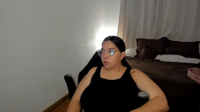 brithany olson25 online show from November 26, 11:22 am