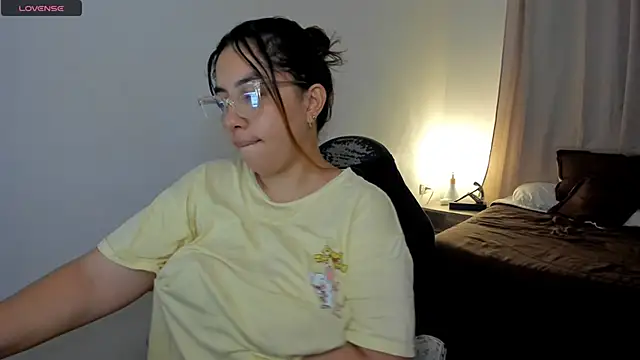 brithany olson25 online show from November 30, 1:37 pm