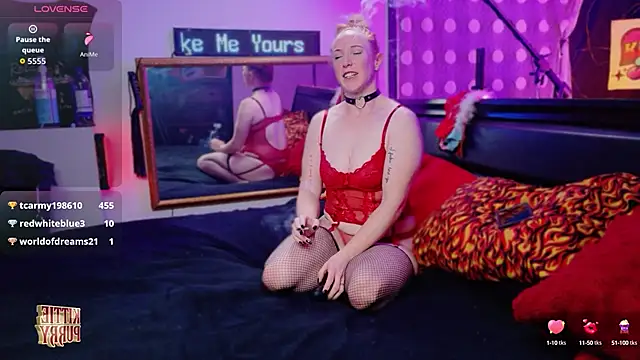 KittiePurry69 online show from October 5, 3:33 am