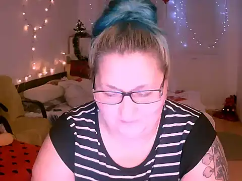 mayamayx online show from December 19, 8:01 pm