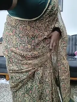 Queenflowerr online show from July 3, 6:58 pm