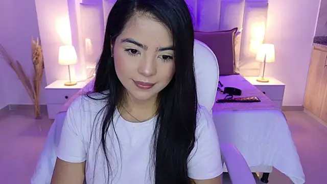 Layla Breezee online show from April 15, 11:55 am