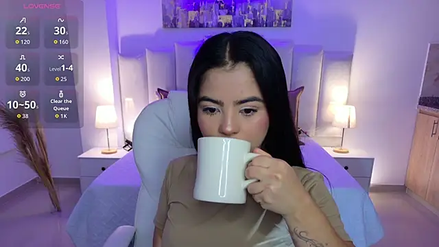 Layla Breezee online show from April 8, 11:45 am