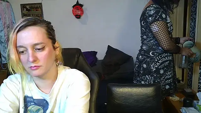 Evelan420 online show from November 10, 8:48 pm