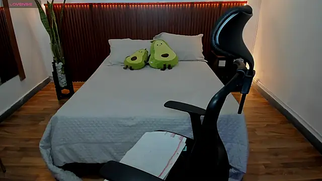 Melina Cooper  online show from September 17, 2:15 pm