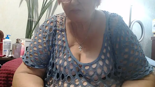 DeniseeRosea online show from October 9, 7:40 pm