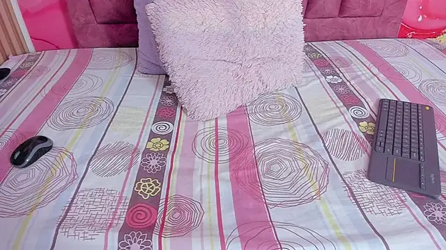 scarlett  evans  online show from October 6, 6:34 pm