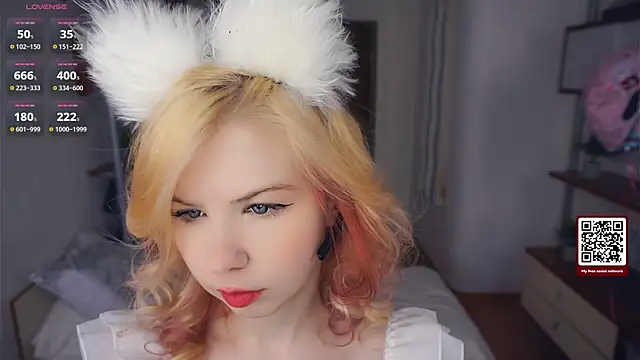 LynetHakes online show from November 13, 4:22 am