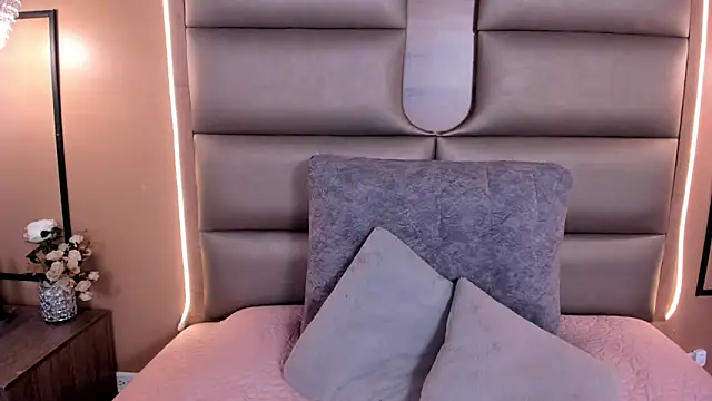 CAYLINCOLLINS online show from September 10, 3:50 am