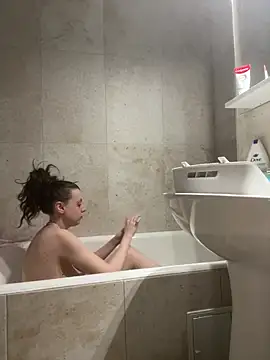 bunnythetailor online show from April 19, 8:11 pm