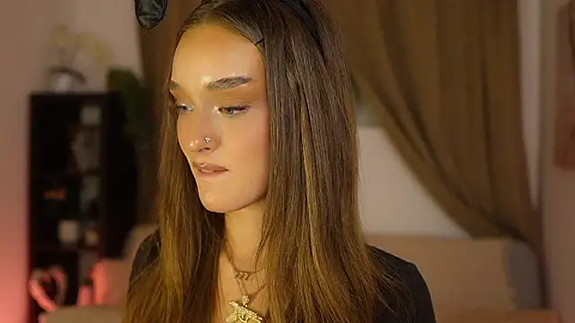 Clara Nia online show from September 27, 7:10 pm