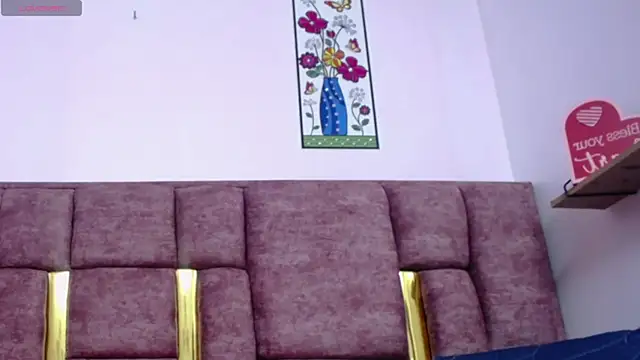 VICTORIAHANK  online show from April 9, 7:08 pm