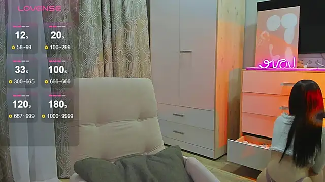  dkny  online show from February 21, 3:24 pm