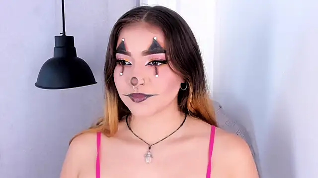 Shanntal  online show from October 3, 8:03 pm