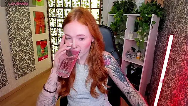 Maya Light online show from September 26, 2:09 am