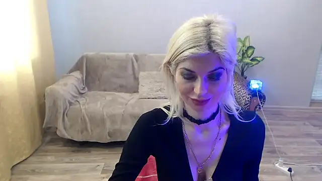 SexyBeatriice online show from March 27, 8:26 am