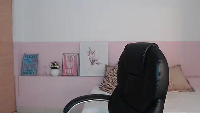 brendathompson  online show from October 12, 2:36 am