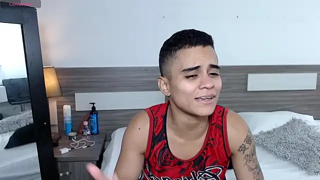 Liiamthompson online show from December 1, 9:57 am