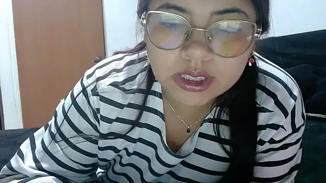 viccky vick online show from February 14, 2:35 am